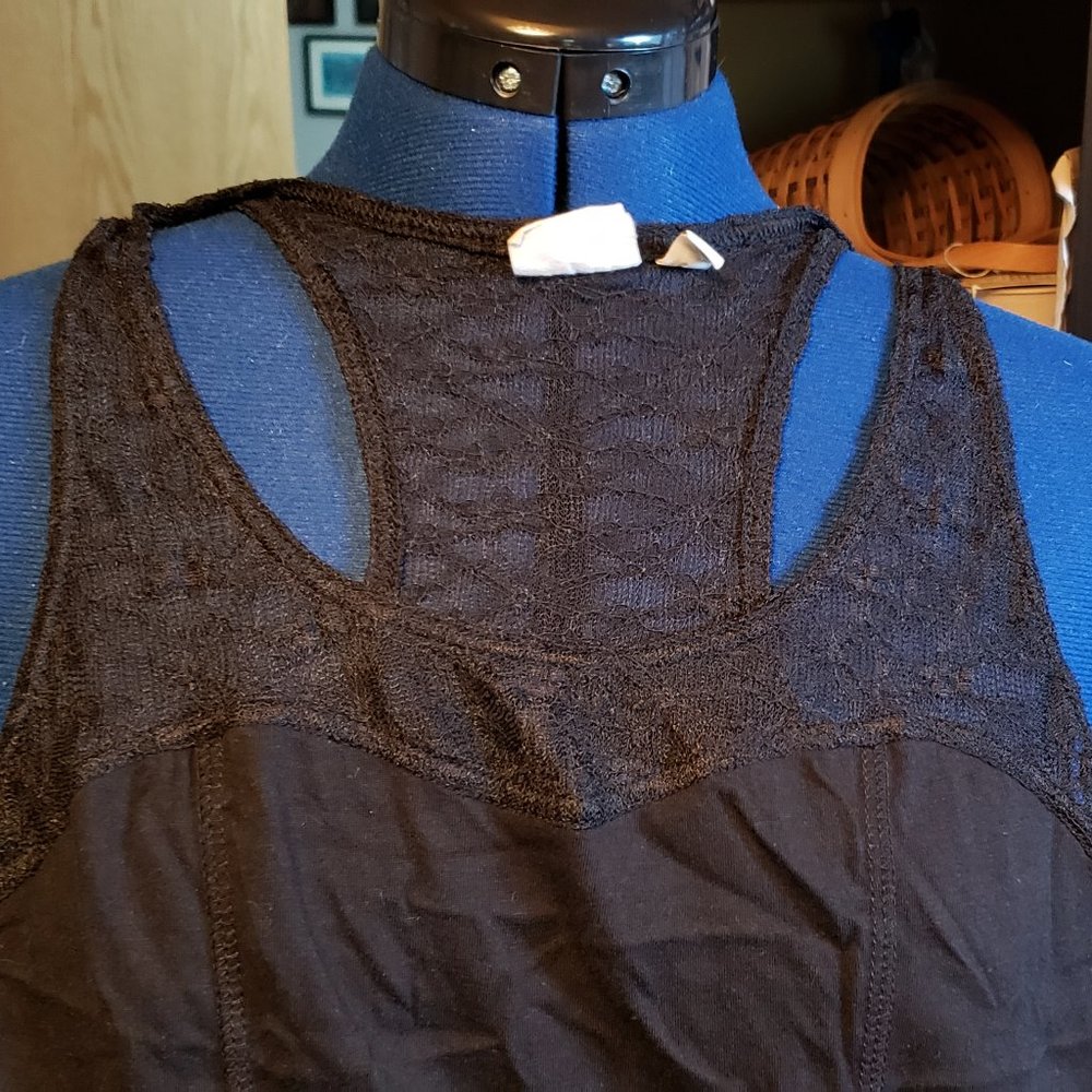 ☘️ Lacey Raceback tank